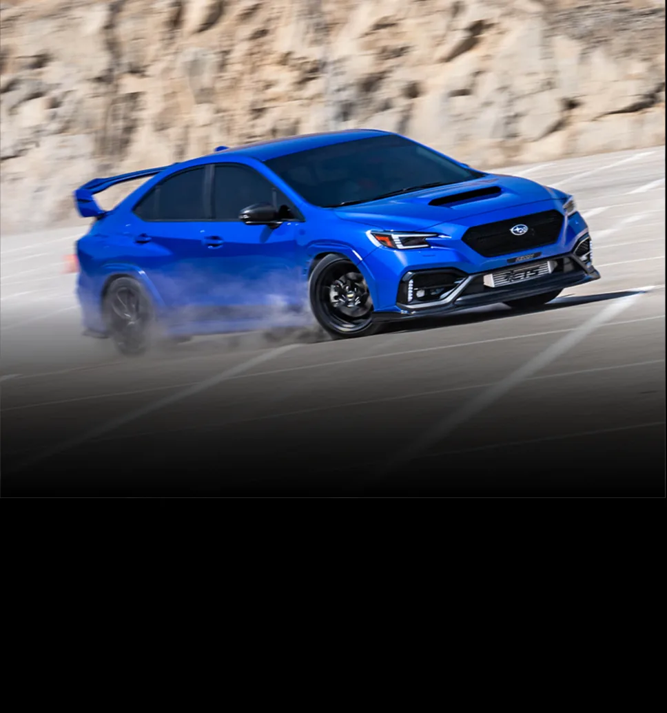 Subaru WRX azul derrapando en pista, proyecto Dark Performance
